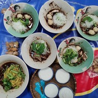 เมนูของร้าน ป.ประทีป ก๋วยเตี๋ยวเรือรสเด็ด พิษณุโลก สาขาพิษณุโลก