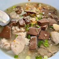 ก๋วยจั๊บป้าต้อย (ข้างบ่อน้ำ)
