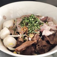 ก๋วยเตี๋ยวเรือเหล็ก ศาลากลาง