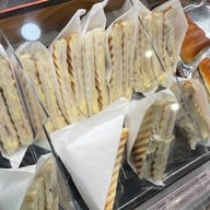 แซง-เอ-ตัวล ดิเอ็มโพเรี่ยม ชั้น 5