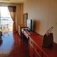 chateau vista serviced apartment