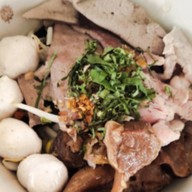 ก๋วยเตี๋ยวเรือเหล็ก ศาลากลาง