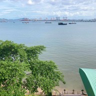 chateau vista serviced apartment