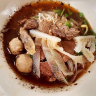 นายป๊อบไม่ต้องเติม ก๋วยเตี๋ยวเนื้อ,หมู