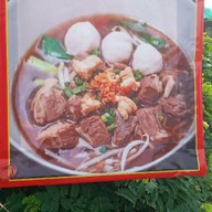 กุ้งก๋วยเตี๋ยวเรือหมูตุ๋นไฮเทค