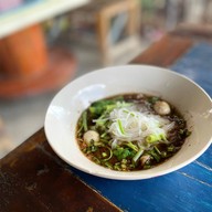 ก๋วยเตี๋ยวขัดสมาธิ