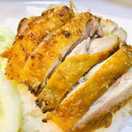 ข้าวไก่อบแม่ประนอม ตลาดโต้รุ่ง รื่นรมย์