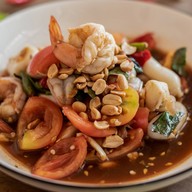 คนละยำ ตำแซ่บ ณ บ้านติดต่อ ต้นตำหรับ