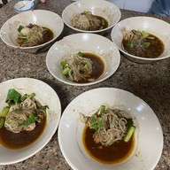 ร้านร่ำรวยก๋วยเตี๋ยว