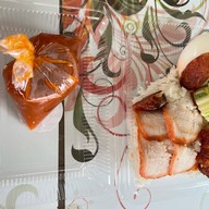 ปิงข้าวหมูแดงหมูกรอบ ถนนพุทธบูชา