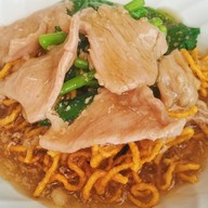 บ.เบนซ์ ราดหน้ายอดผัก สุกี้ - สี่พระยา 🍜🌾 บางรัก