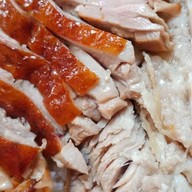 มาลีเป็ดย่าง-หมูกรอบ หน้าโรงแก้ว