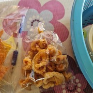 เจ๊พร ปลาหมึกย่าง หน้านครสโตร์ ท่ารั้ว