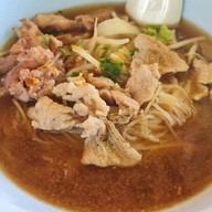 เจ๊พร ปลาหมึกย่าง หน้านครสโตร์ ท่ารั้ว