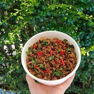 กะเพราพริกแห้ง /  Boww Restaurant ซอย7