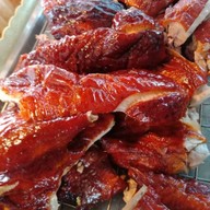 มาลีเป็ดย่าง-หมูกรอบ หน้าโรงแก้ว