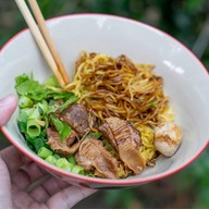 เมนูของร้าน ก๋วยเตี๋ยวเนื้อหลังบ้าน -