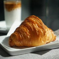 LUNA Coffee x SOL Croissant ถนน นราธิวาสราชนครินทร์