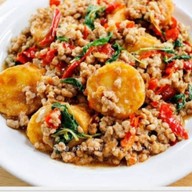 อาหารตามสั่งข้างวัดไทย