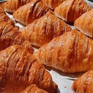 LUNA Coffee x SOL Croissant ถนน นราธิวาสราชนครินทร์