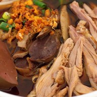 ชวนกิน ก๋วยเตี๋ยวเป็ด ตลาดบองมาร์เช่