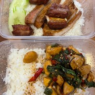 เมนูของร้าน ข้าวหมูทอดอาหารตามสั่งครัวลุงปุ๊