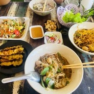 ก๋วยเตี๋ยวเรือรสนิยม ต้นตำรับ หมู่บ้านสายฝน1 อ.เมือง ขอนแก่น