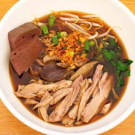 ชวนกิน ก๋วยเตี๋ยวเป็ด ตลาดบองมาร์เช่