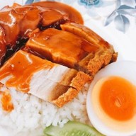 ทิชา หรอยรึงรัง ( ข้าวมัน อาหารตามสั่ง  )