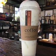 I'M COFFEE AND SMOOTHIES