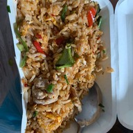 ร้านใบกะเพรา by เจ๊ติ๊ก มีสาขาเดียวจ้า (ตลาดโชคพิชัย)