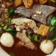 ก๋วยเตี๋ยวเรือรสเด็ดบอยโพธาราม สาขาตลาดริมเขื่อน สาขา2