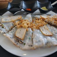 R-แหนมเนือง and อาหารญี่ปุ่น Oshinei