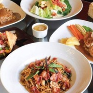 Le Neuf Bistro _ เลอเนอฟ บิสโตร (เจ้าเก่า) สุขุมวิท 58