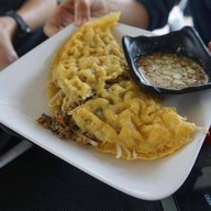 R-แหนมเนือง and อาหารญี่ปุ่น Oshinei