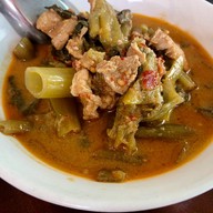 ข้าวแกงบัวขาว