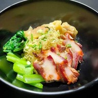 ทิชา หรอยรึงรัง ( ข้าวมัน อาหารตามสั่ง  )