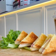 MAISON LE BOY (le garçon) เมซง เลอ บอย SMK