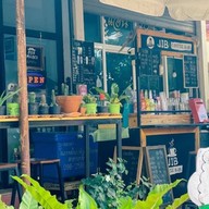 JibCoffeebar ข้างๆร้านตัดผม Bombarber
