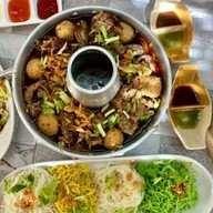 ครัวคุณต้อม เตี๋ยวตุ๋นหม้อไฟ