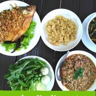 ลอมข้าว คาเฟ่ แอนด์ เรสเตอร์รอง