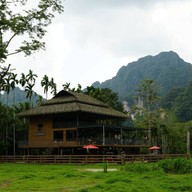 บรรยากาศ The Elephant Camp เขาสก