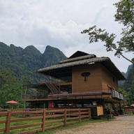 บรรยากาศ The Elephant Camp เขาสก