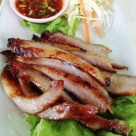 ร้านลาบสามหนุ่ม (หมูจุ่มสุขสันต์2)