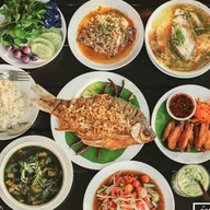 ลอมข้าว คาเฟ่ แอนด์ เรสเตอร์รอง