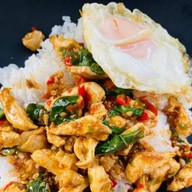 ทิชา หรอยรึงรัง ( ข้าวมัน อาหารตามสั่ง  )