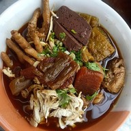 เมนูของร้าน ก๋วยเตี๋ยวไก่มะระ นายสถานี & ข้าวขาหมู