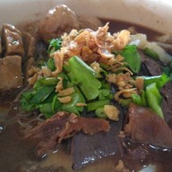ร้านก๋วยเตี๋ยวอิ่มอร่อย แยกพระยืน