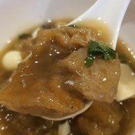 เมนูของร้าน กะเพาะปลาน้ำแดงเป่าฮื้อ เจ้มาลีเจ้าเก่า