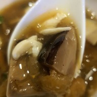 เมนูของร้าน กะเพาะปลาน้ำแดงเป่าฮื้อ เจ้มาลีเจ้าเก่า